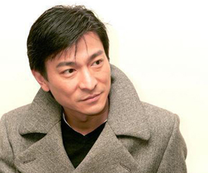 娶妻拒娶孔雀女的星男
